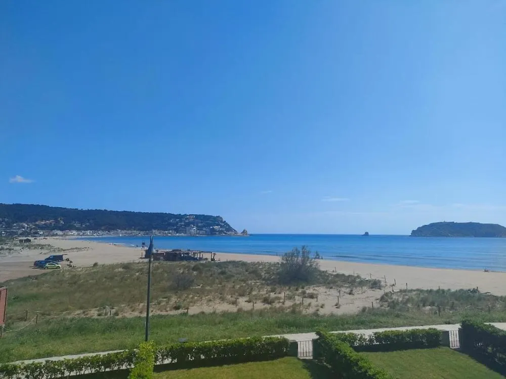 Pis A Peu De Platja Amb Vistes Διαμέρισμα L'Estartit